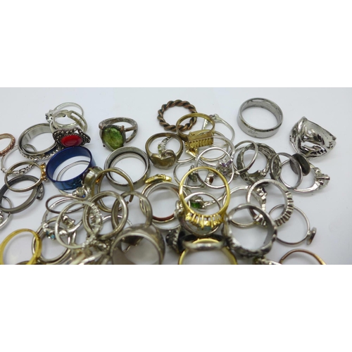 944 - A collection of 100 Dress rings