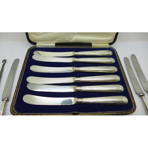 951 - A cased set of six silver handled knives, other knives, two silver handled button hooks and a silver... 