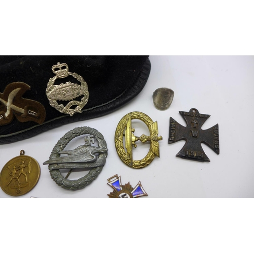 952 - Three German WWII period badges, two lacking hooks, a 1936 tinnie badge, a mothers cross medal, a/f,... 