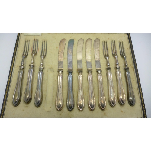 954 - Cased silver handled knives and forks, (5+6)