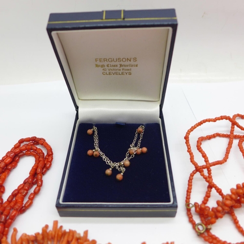 965 - Coral jewellery