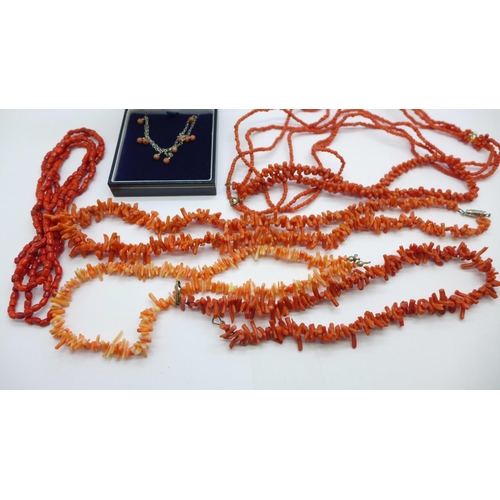 965 - Coral jewellery