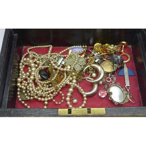 972 - Jewellery including 9ct gold back and front lockets, hat pins, etc.