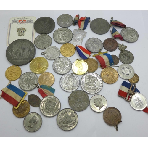 995 - A collection of commemorative medallions