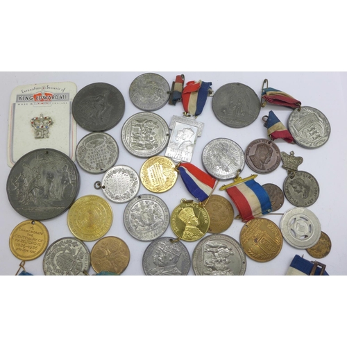 995 - A collection of commemorative medallions