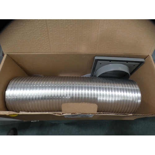 3113 - 120mm Chimney Hood Ducting Kit - model no.:- UNKNOWN, RRP £30 inc. VAT * This lot is subject to VAT