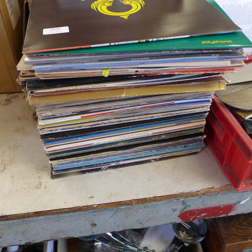 2076 - Approx. 200 LPs