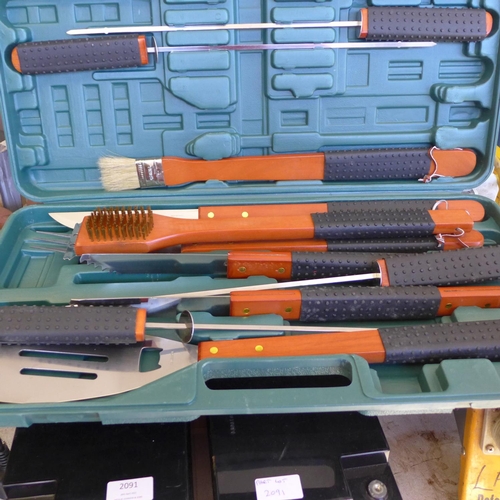 2095 - BBQ tool set in case