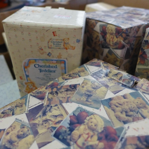 2115 - 25 Cherished Teddies