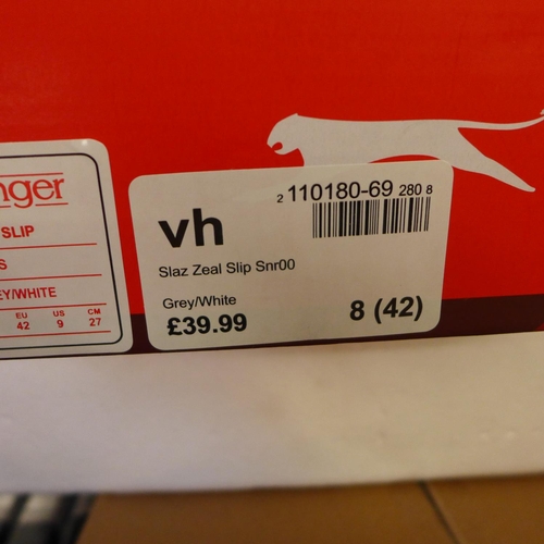 2133 - A pair of Slazenger slip-on shoes, size 8