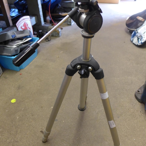 2158 - Slik camera tripod