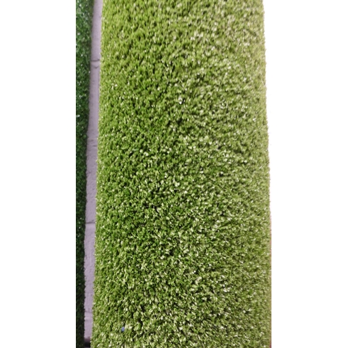 2351 - Artificial grass, 2.7 x 4m roll