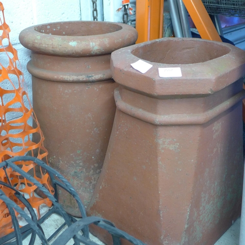 2557 - 2 Terracotta chimney pots