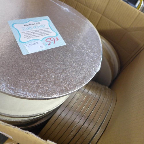 2647 - Box of kitchen craft cake boards (65)