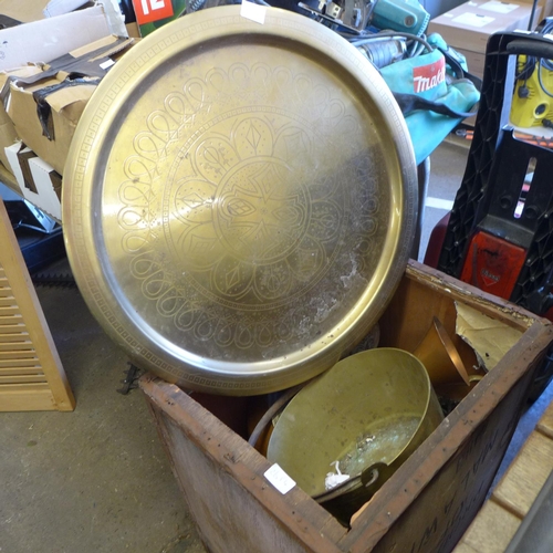 2654 - Crate of metalware