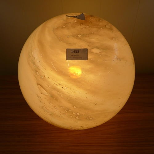 1362 - A hand blown glass Jupiter lamp (GL00142)  #