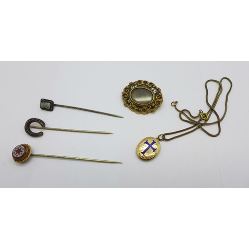 1122 - A collection of jewellery including a mourning brooch with inscription, a yellow metal and enamel pe... 