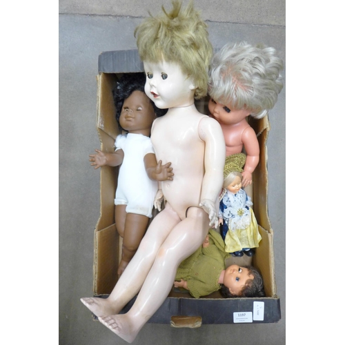 1197 - A box of assorted dolls **PLEASE NOTE THIS LOT IS NOT ELIGIBLE FOR POSTING AND PACKING**