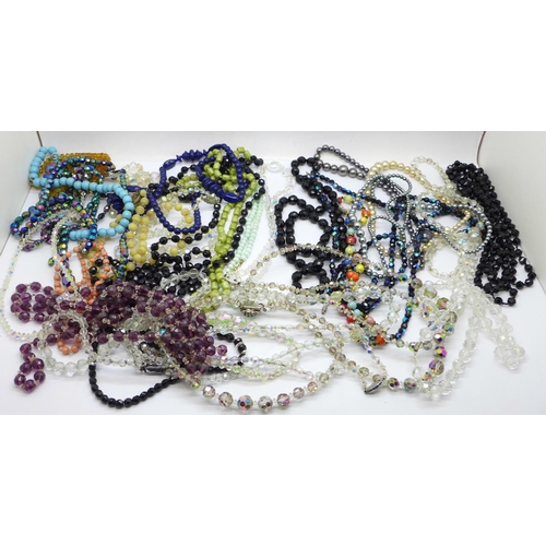 665 - Vintage bead necklaces