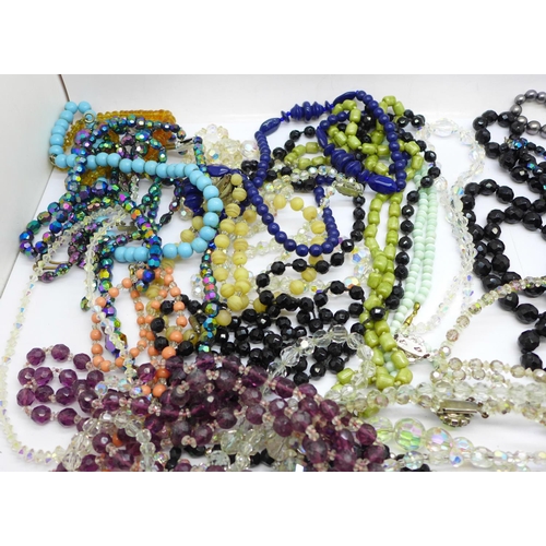 665 - Vintage bead necklaces