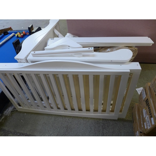 1753 - A Marie white three piece cot set(4049-8) * This lot is subject to VAT