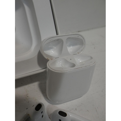 3075 - Pair of Airpods 2Nd Gen & Case (224) * This lot is subject to VAT