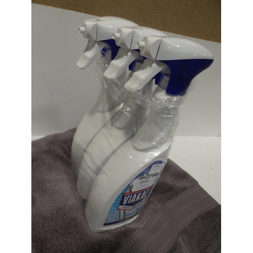 3162 - Viakal Limescale Removal Spray and Towel  (220-365) * This lot is subject to VAT