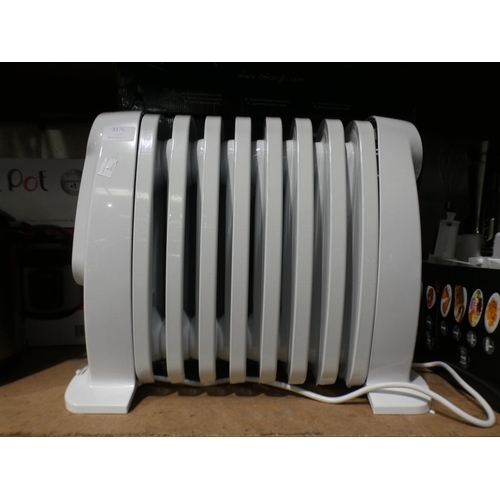 3176 - Delonghi Oil Filled Small Radiator (220-386) * This lot is subject to VAT