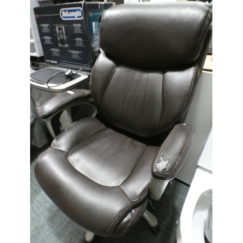 3188 - Magic Back Manager Chair (damaged), RRP £149.99 + VAT  (220-191) * This lot is subject to VAT