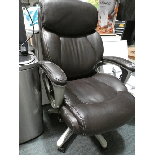 3188 - Magic Back Manager Chair (damaged), RRP £149.99 + VAT  (220-191) * This lot is subject to VAT