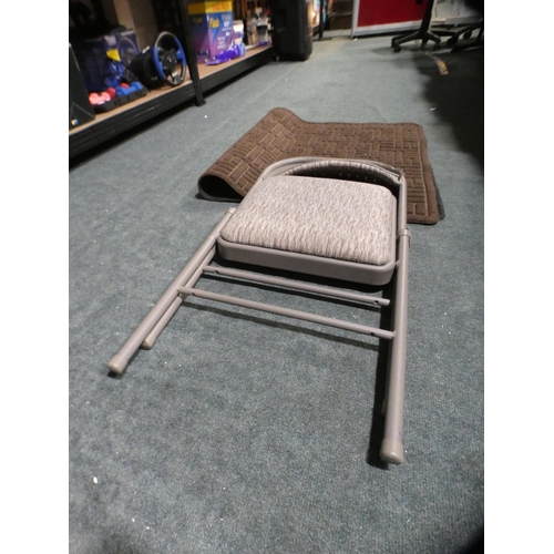 3195 - Padded Folding Chair and Apache Mills Commercial Mat      (220-50, 72) * This lot is subject to VAT