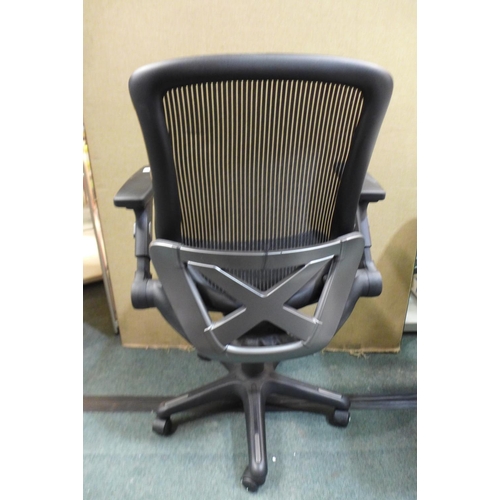 3239 - Bayside Mesh Office Chair (220-213) * This lot is subject to VAT