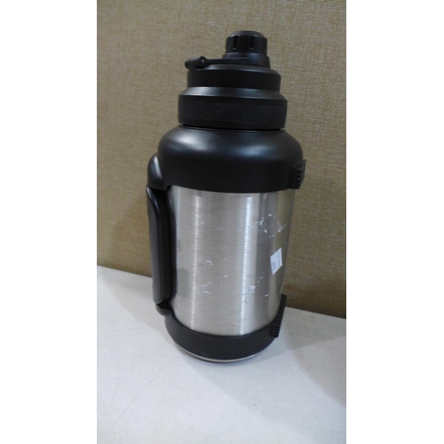 3261 - Tefal Travel Mug and two Titan jugs   (220-154) * This lot is subject to VAT