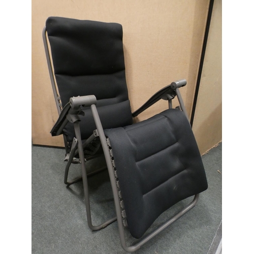 3279 - Lafuma Padded Recliner, RRP £119.99 + VAT    (220-181) * This lot is subject to VAT