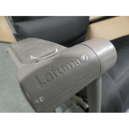 3279 - Lafuma Padded Recliner, RRP £119.99 + VAT    (220-181) * This lot is subject to VAT