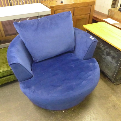 1553 - A deep blue velvet swivel loveseat - light marks