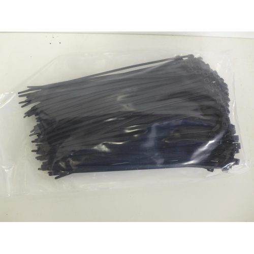 2177 - Box of 2000 cable ties * this lot is subject to VAT