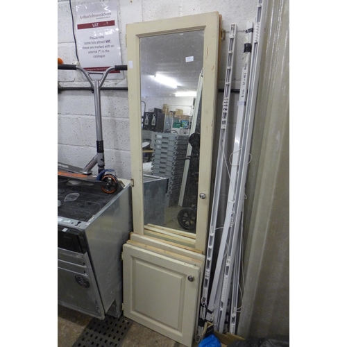 2274 - Solid wood doors, 1 mirrored door