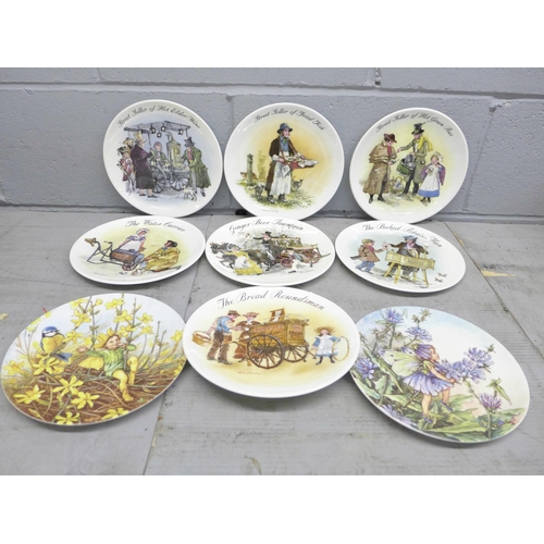 1181 - A set of seven Wedgwood collectors plates with certificates of authenticity and two collectors fairy... 