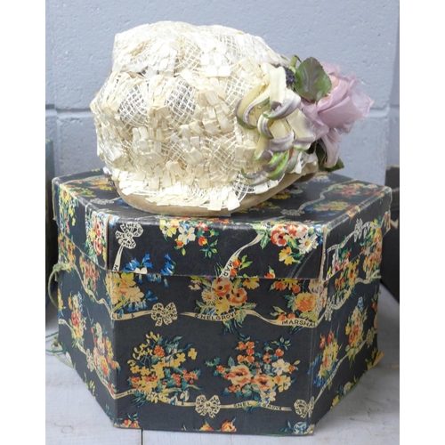 1189 - A vintage hat with Marshall & Snelgrove box **PLEASE NOTE THIS LOT IS NOT ELIGIBLE FOR POSTING AND P... 