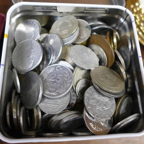 670 - Foreign coins, 3kg