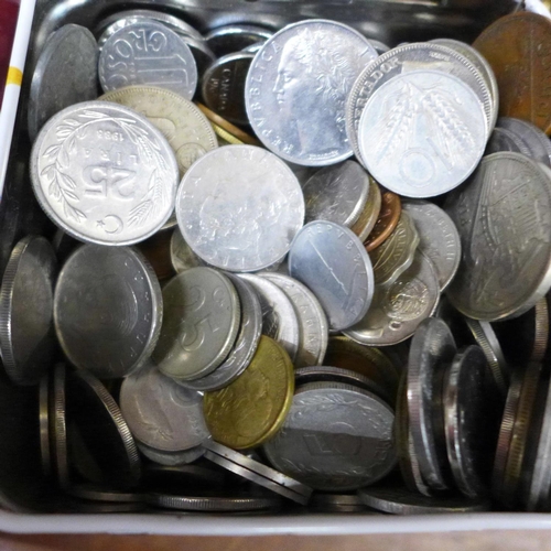 670 - Foreign coins, 3kg