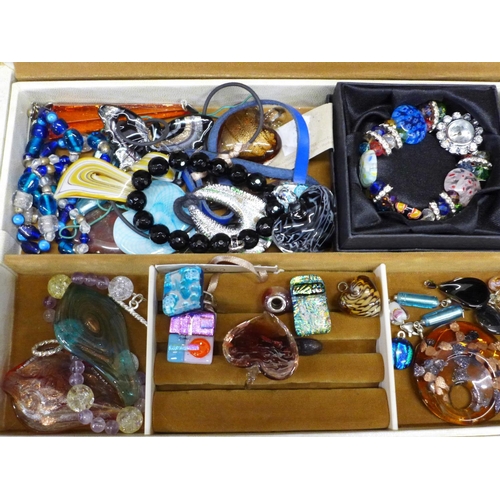 676 - A jewellery box containing Murano and other glass jewellery