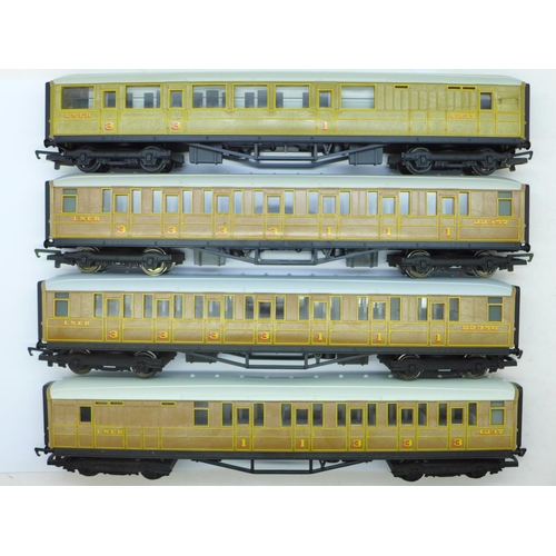 679 - Four Hornby OO gauge model railway carriages