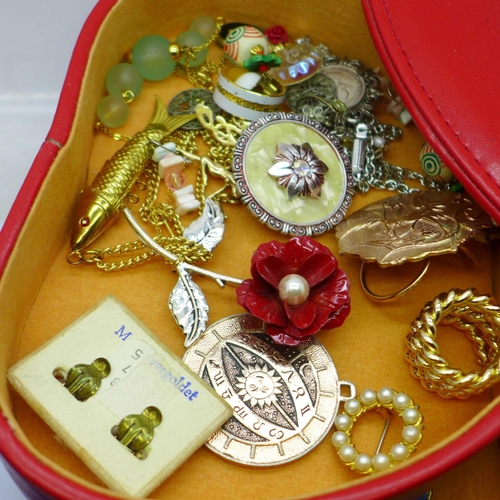 680 - Costume jewellery