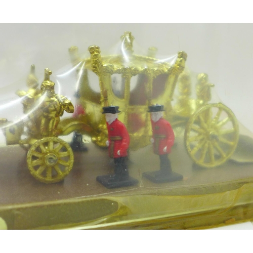 686 - A Queen's Silver Jubilee 1977 model coach and horses, in a perspex case