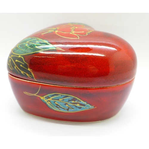 704 - Anita Harris Art Pottery - Heart shaped trinket box in the Red Rose design, 8cm, signed in gold on t... 