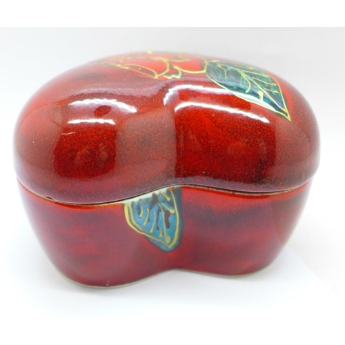 704 - Anita Harris Art Pottery - Heart shaped trinket box in the Red Rose design, 8cm, signed in gold on t... 