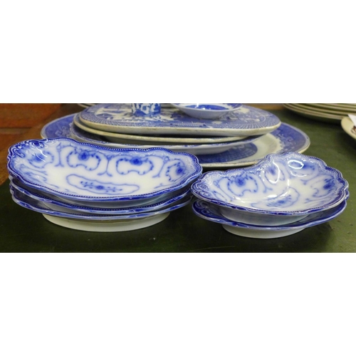 786 - Assorted blue and white china, mainly Willow pattern, twenty-five pieces