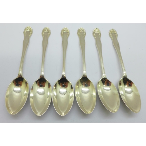 917 - A set of six silver spoons, London 1913, 62g